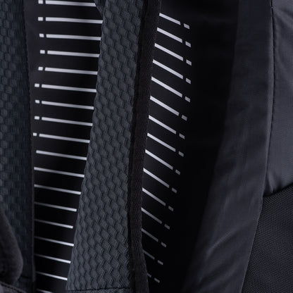 Elbrus Airtex S treking nahrbtnik detajl – zadnji pogled na ergonomsko hrbtišče in nastavljive naramnice.