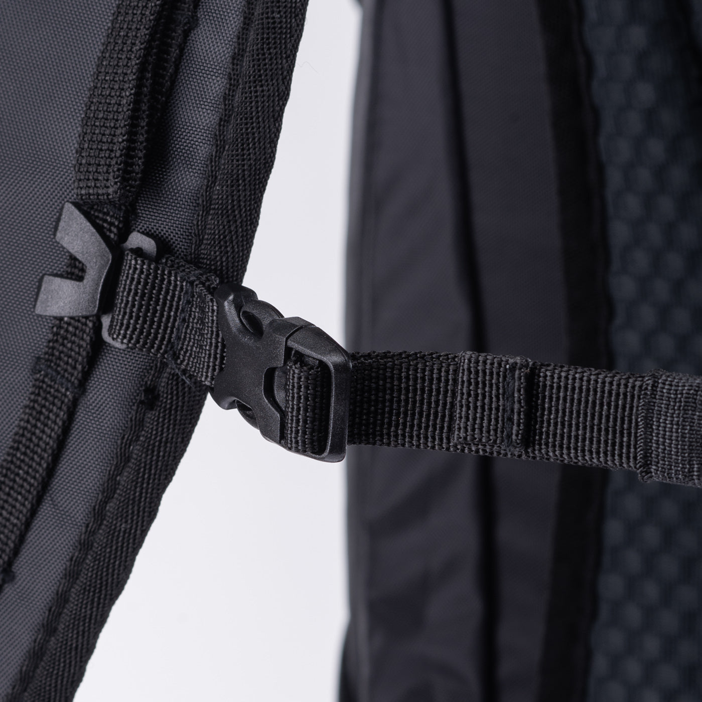 Elbrus Airtex S treking nahrbtnik detajl zaponke 