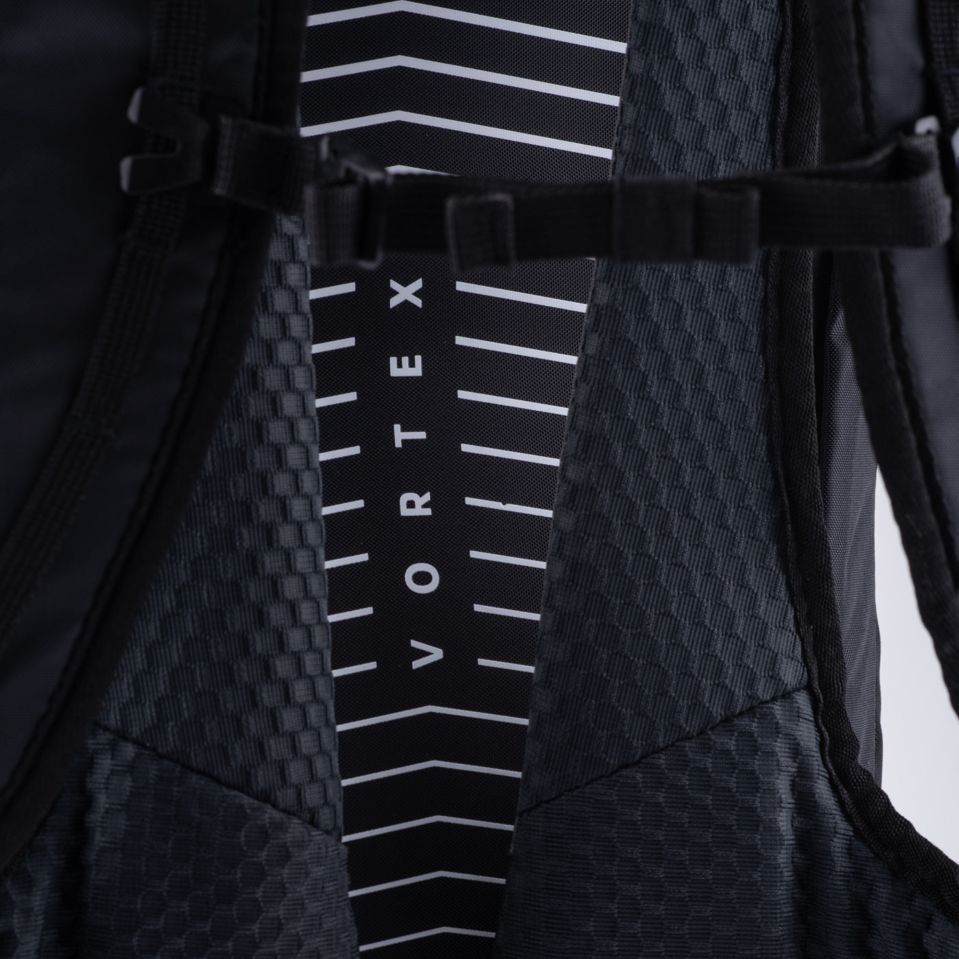 Elbrus Airtex S treking nahrbtnik detajl zaponke 