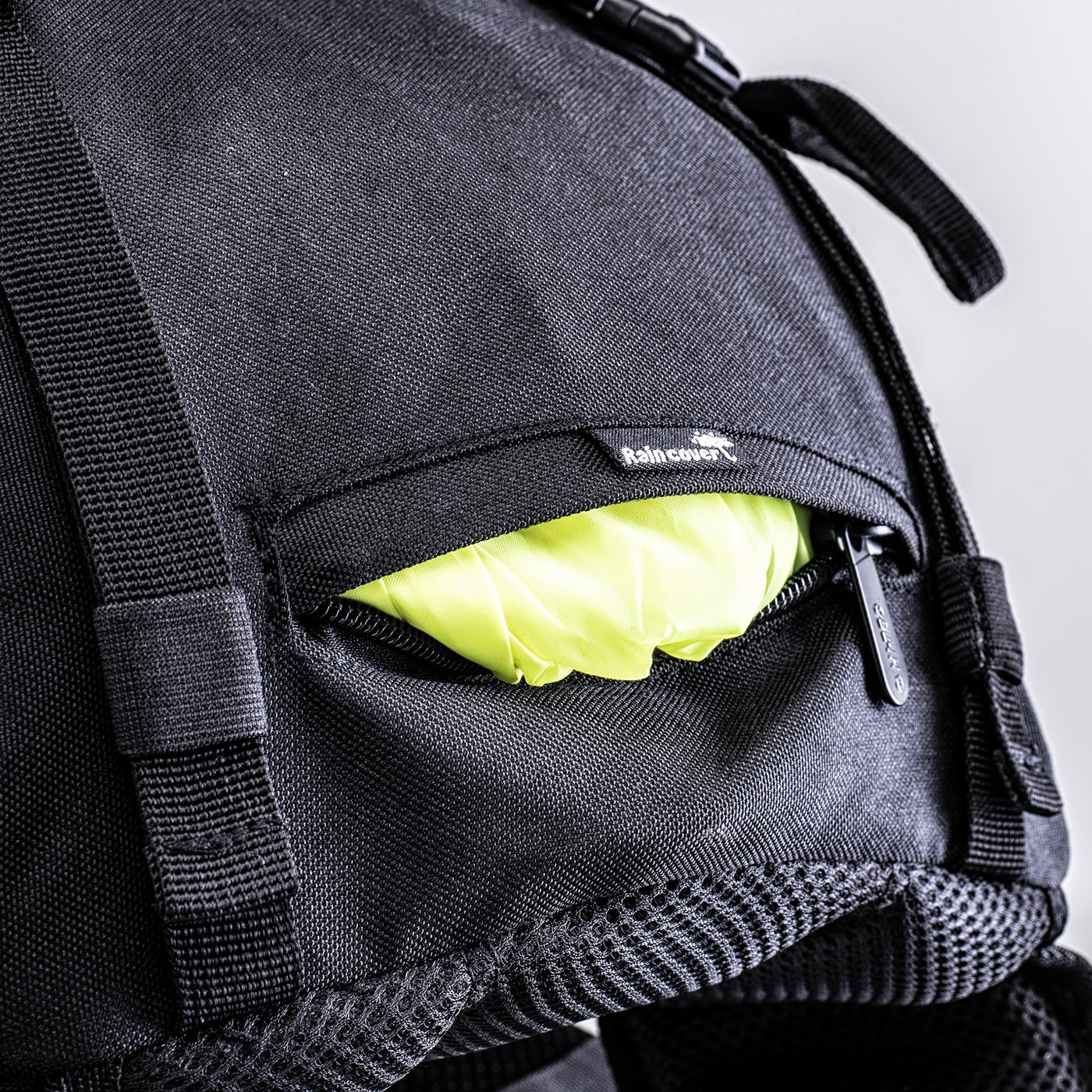 HI-TEC ARUBA 30 črn – tehnično dovršen pohodniški nahrbtnik